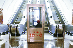 дежурный у эскалатора