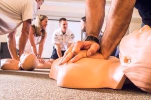 инструктор массового обучения навыкам оказания первой помощи после несчастного случая или террористического акта