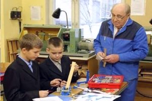 учитель технологии (труда)